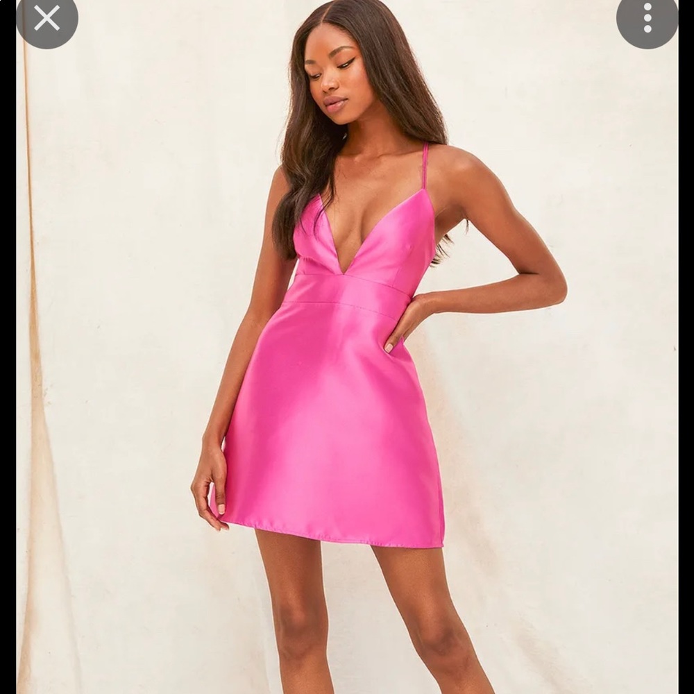 Lulu’s hot pink dress